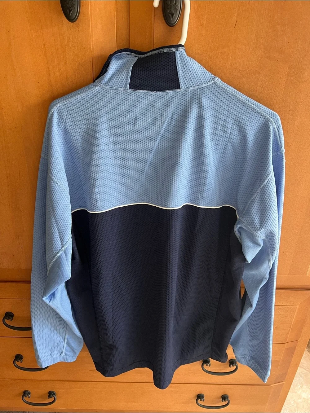 Nautica Men’s Light and Dark Blue Two-Tone Quarter-Zip Pullover Large